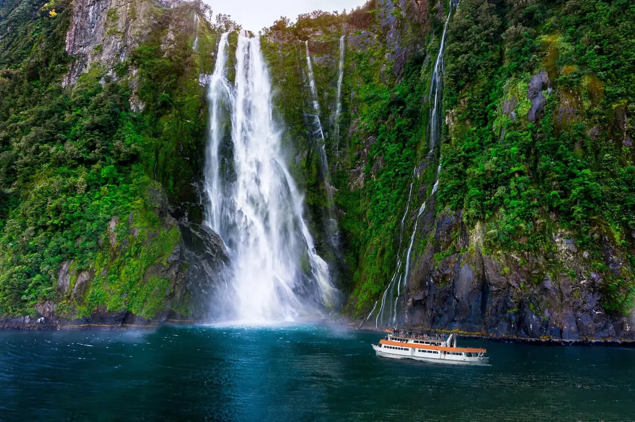 Stirling Falls — the boat noses in under the fall