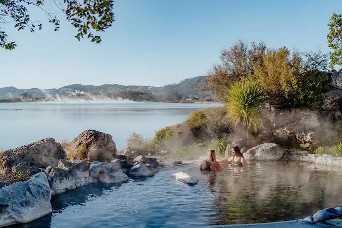 The lake-edge rock pools at the Polynesian Spa