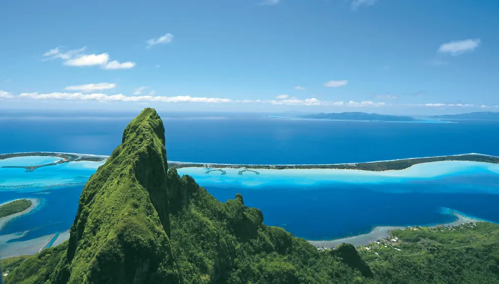 The lagoon and the reef