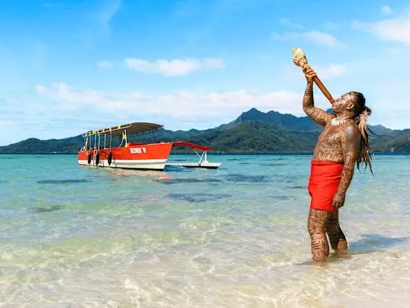 The Faʻaroa &mdash; the only navigable river in the islands